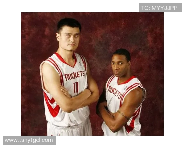 姚明身高如同巍峨高山般矗立于篮球场上引领风骚的传奇故事